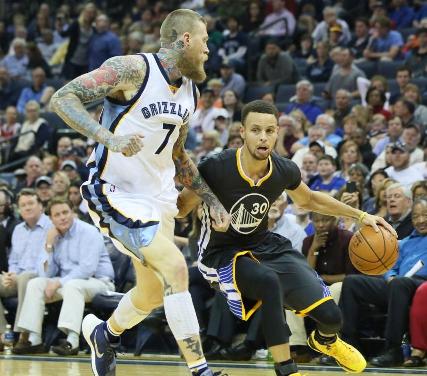 Golden State Warriors guard Stephen Curry (30) dribbles the ball as Memphis Grizzlies center Chris Anderesen (7) defends in the second quarter at FedExForum. Nelson Chenault-USA TODAY Sports