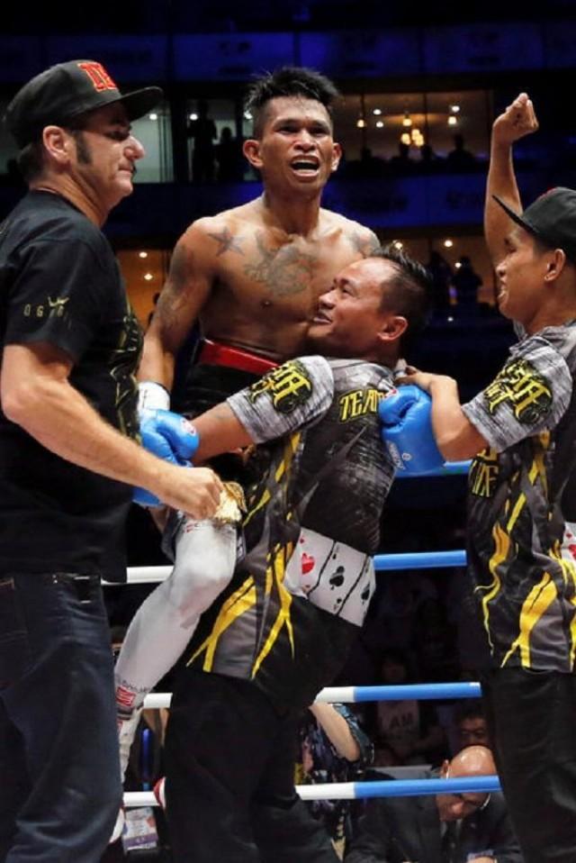 Johnriel Casimero celebrates after defeating Amnat Ruenroeng of Thailand to win the title. REUTERS