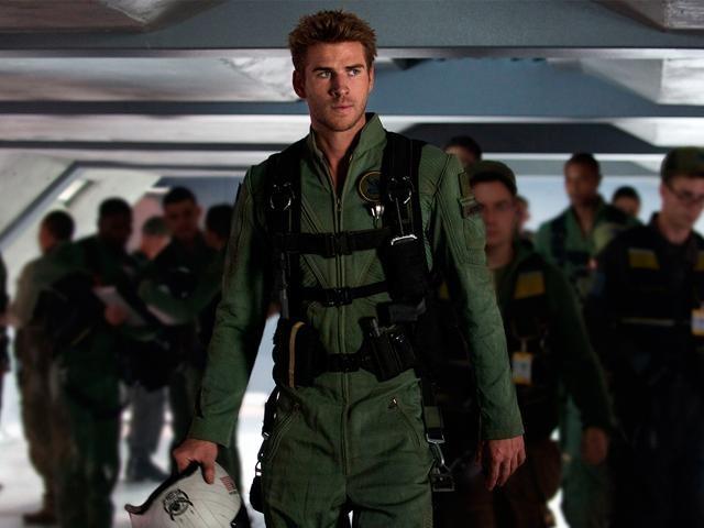 In 'Independence Day - Resurgence', Liam Hemsworth's maverick fighter pilot is excellent at looking good on camera 
