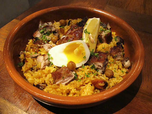 The pork bits give some fatty goodness to the Paella Cochinillo.