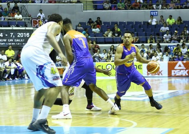 Jayson Castro made the big plays down the stretch for Tropang TNT. KC Cruz