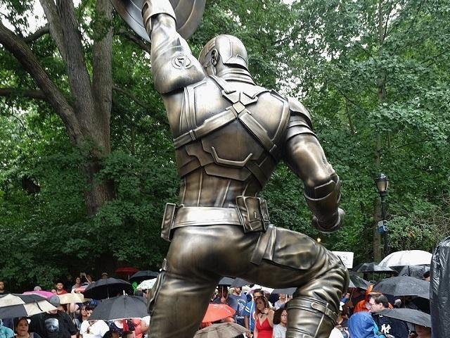 earth x captain america statue