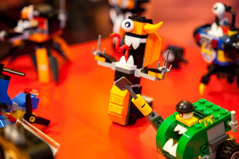 Lego trinoma store