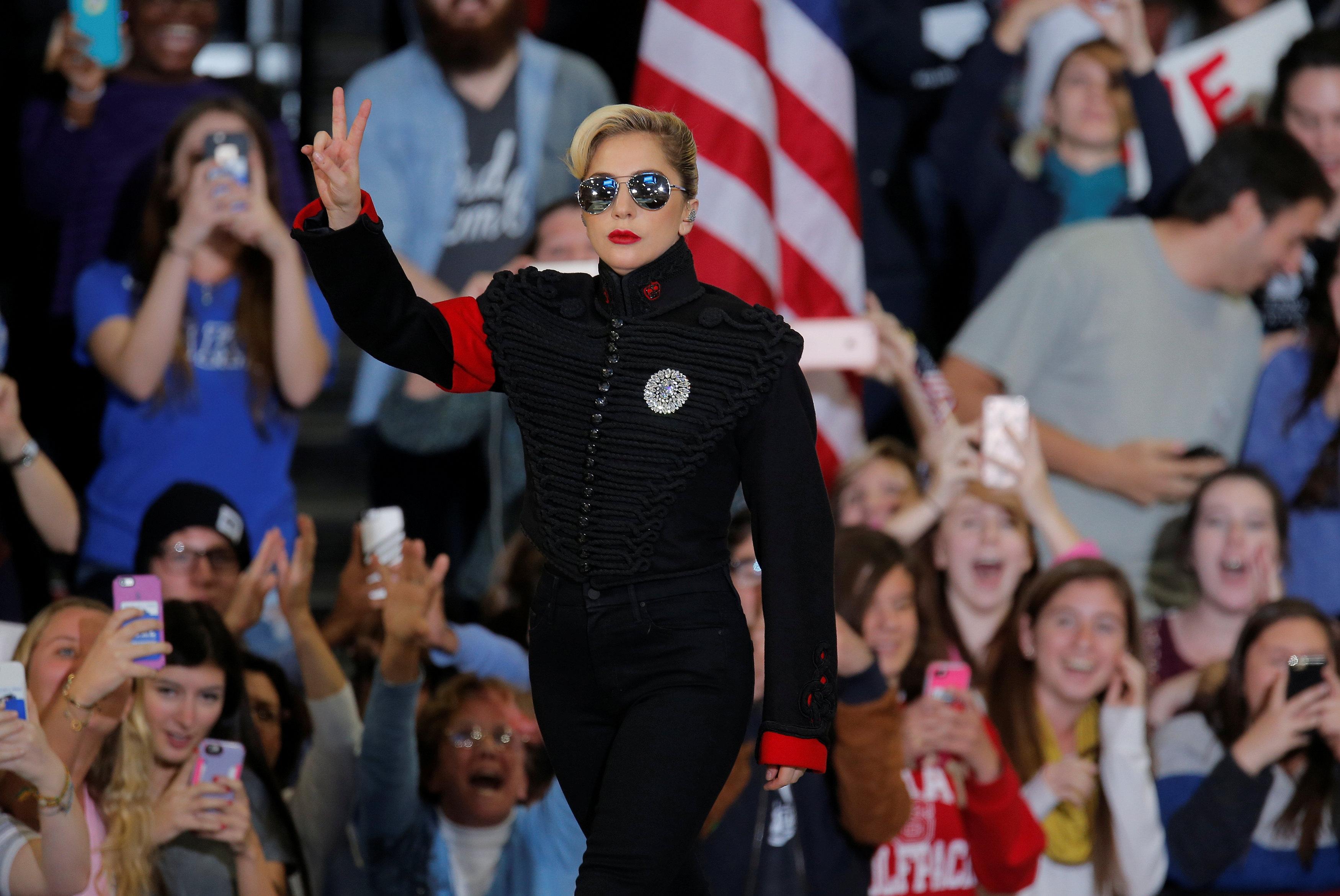 Lady_Gaga_for_Hillary_Clinton_2016_11_10