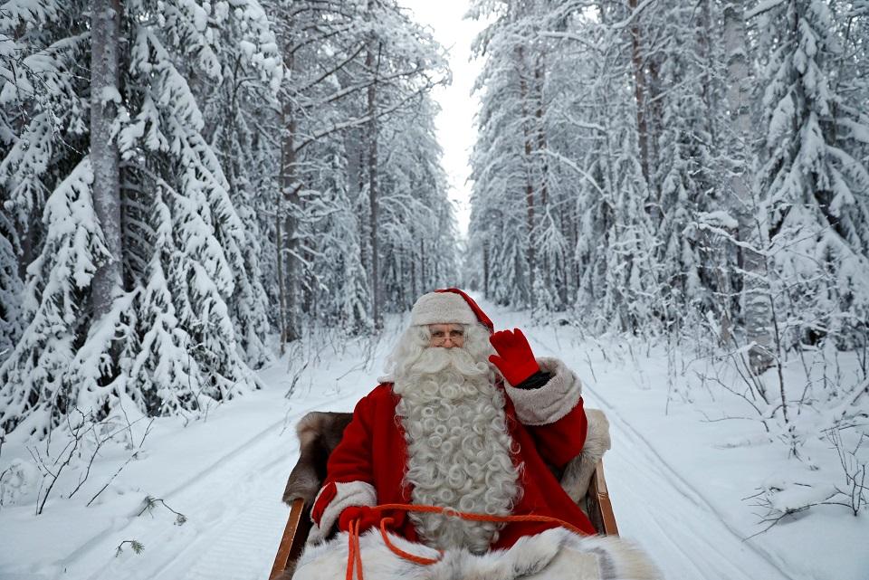 Santa Claus rides in his sleigh as he prepares for Christmas in the Arctic Circle near Rovaniemi, Finland December 15, 2016. REUTERS/Pawel Kopczynski 