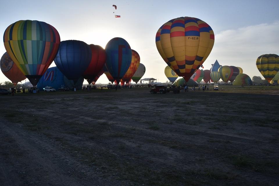 Lubao, Pampanga’s international hotair balloon fest opens │ GMA News