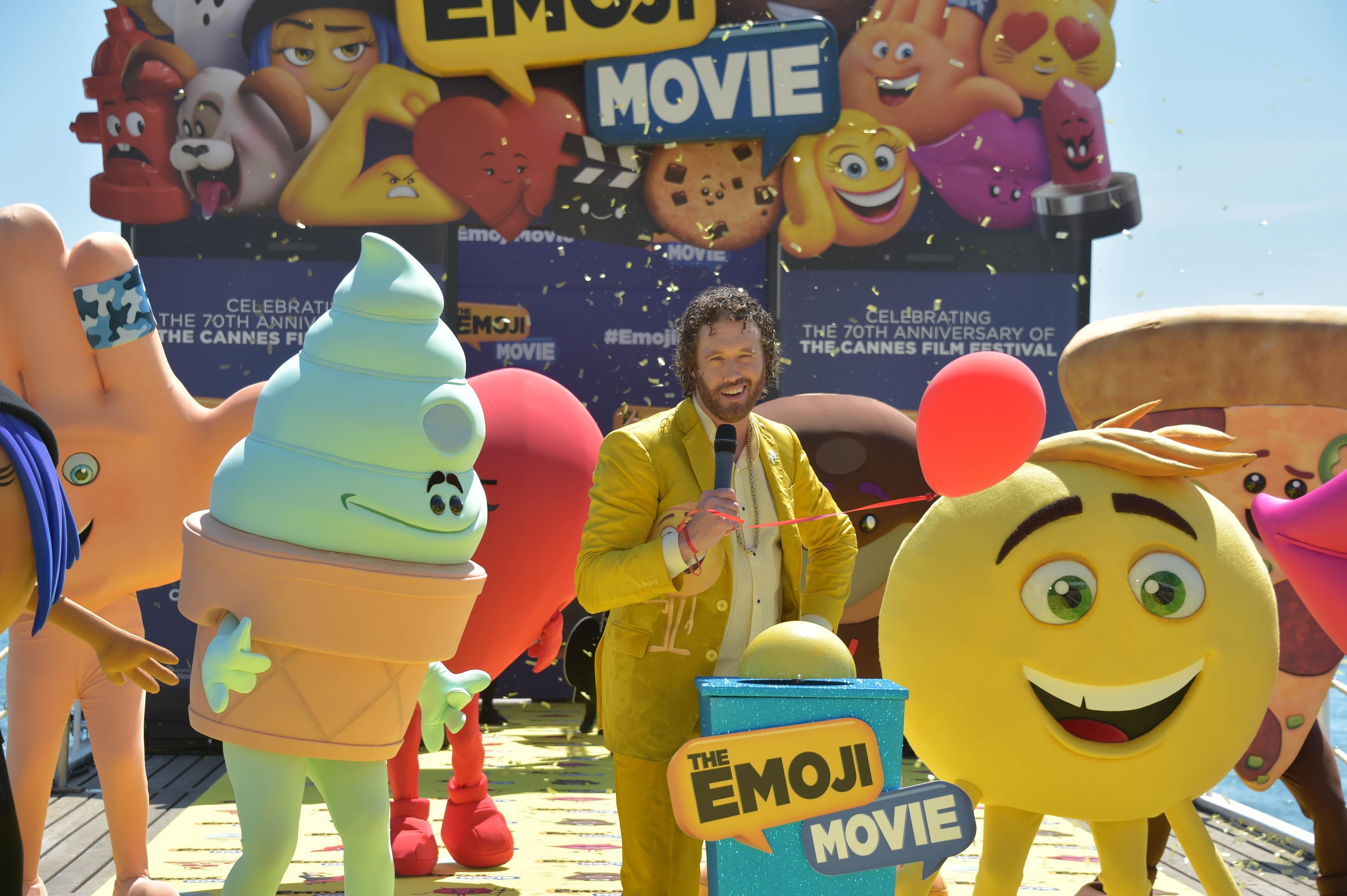 Emoji movie sale blind bags