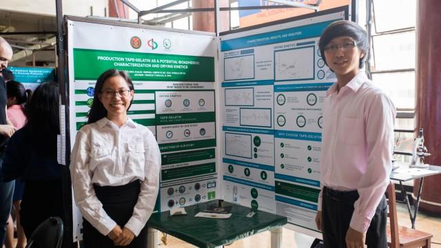 Chemical engineering students Angelica Aira A. Ayalin and Bernell Merwyn S. Go, winners of the Undergraduate Project Competition with their study on TAPE-gelatin as a Potential Adhesive (Undergraduate Project Competition exhibit, College of Engineering, June 2, 2017) 