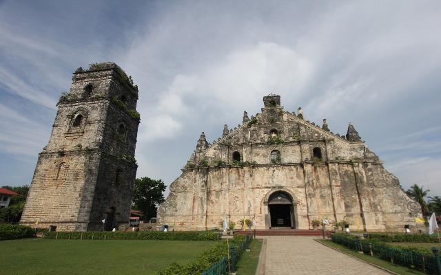  San Augustine or Paoay Churchâ€™s famous facade is best photographed in the afternoon when the sun is setting. Photos: Stanley See
