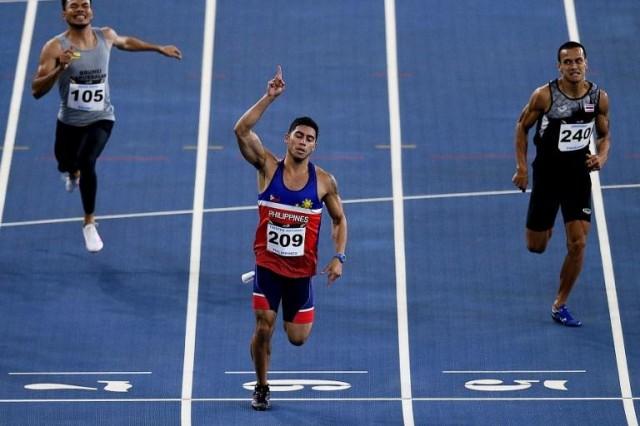 Trenten Anthony Beram is first to reach the finish line of the Men's 200 meters, earning him his first of two gold medals in the 2017 SEA Games. On Thursday, he won his second gold in the Men's 400 m. <b>AFP</b>