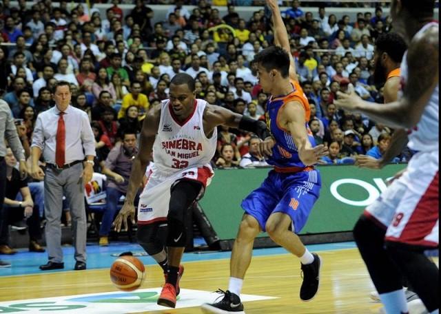 Ginebra's Justin Brownlee goes past TNT's Troy Rosario. Photo: KC Cruz
