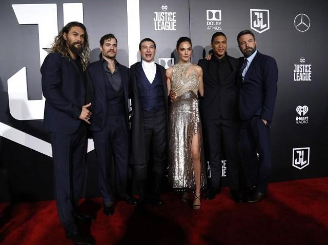 Jason Momoa, Henry Cavill, Ezra Miller, Gal Gadot, Ray Fisher and Ben Affleck pose at premiere of Warner Bros. Picturesâ€™ Justice League on November 13, 2017. REUTERS/Mario Anzuoni