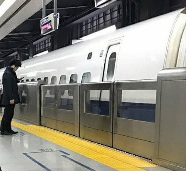 Platform edge doors in Tokyo ensure the safety of passengers, especially when Japan's famous speeding Shinkansen, or bullet train that has a top speed of more than 300 kph, whiz through the station. <b>Photo by: Jessie Villabrille</b>