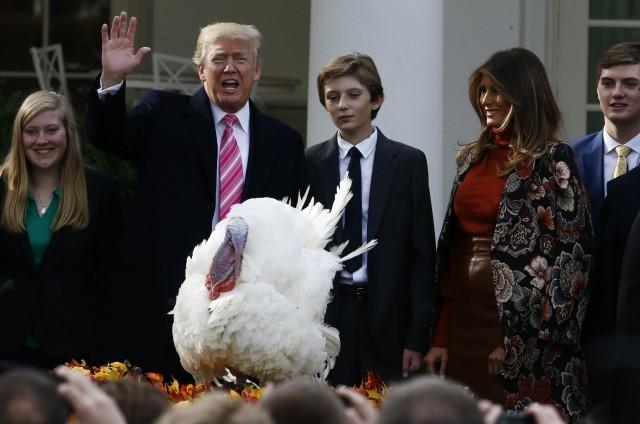 US President Donald Trump participates in the 70th National Thanksgiving turkey pardoning ceremony as son Barron and first lady Melania Trump look on in the Rose Garden of the White House in Washington, U.S., November 21, 2017. REUTERS/Jim Bourg