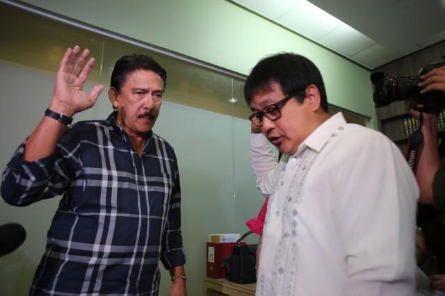 Sotto sues Cocoy Dayao, alleged owner of 'Silent No Mor PH' blog, before the Pasay City Prosecutor's Office Tuesday. <b>Danny Pata</b>