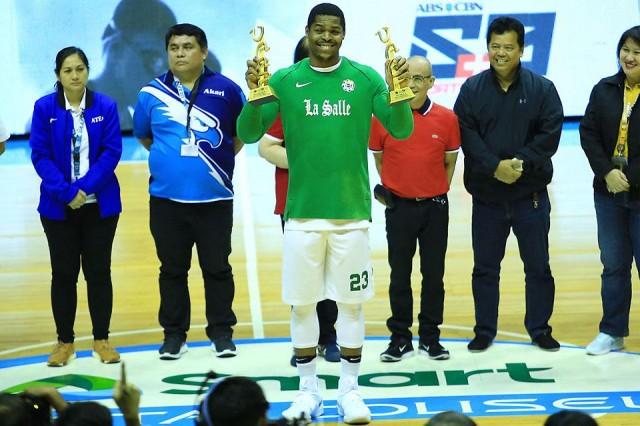 Ben Mbala of DLSU celebrates as he became the MVP of the UAAP Season 80 basketball tournament in Araneta Coliseum on Wednesday. Photo: KC Cruz