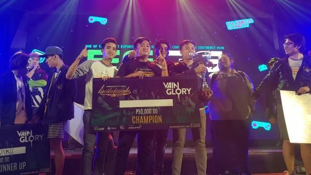 MESA Invitationals Vainglory champions MAJ Instagaming (L-R): Jhon Christian &acirc;Great Karma&acirc; de Castro, Jason Dominic &acirc;JeyseN&acirc; Picaso, Vinca &acirc;Ecnivix&acirc; Garcia, Christian &acirc;iaaaan&acirc; Suarez. MAJ Instagaming won 50,000 PHP for winning the tournament (MESA Invitationals, ESGS 2017, SMX Convention Center). 