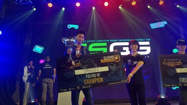 MESA Invitationals Clash Royale champion Rammil &acirc;Dragon&acirc; Baso (MESA Invitationals, ESGS 2017, SMX Convention Center).
