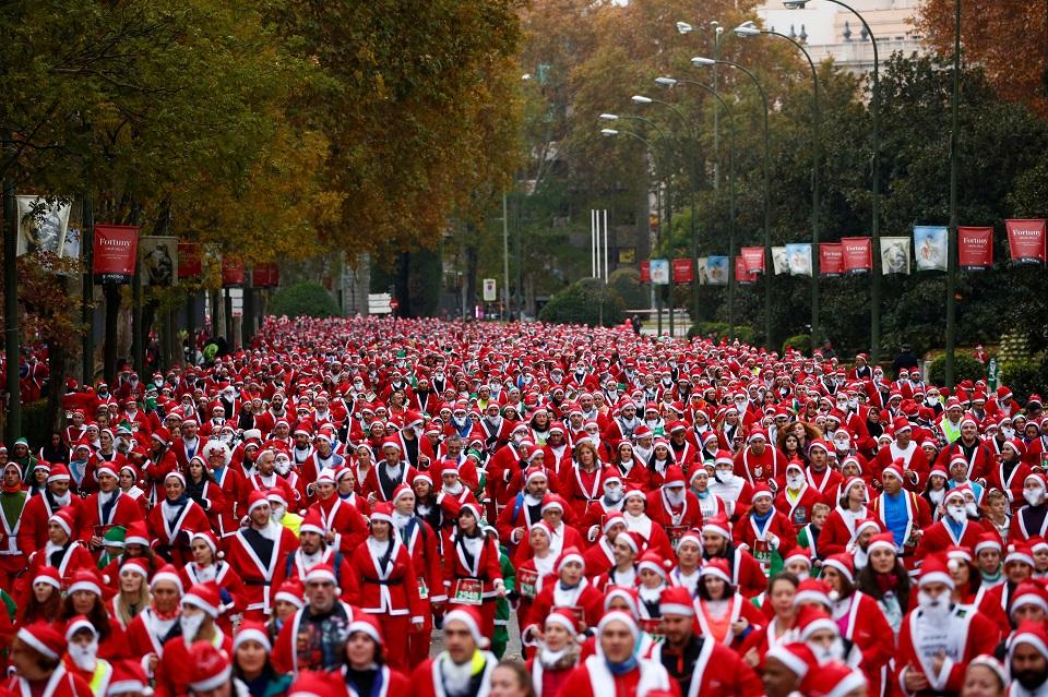 People wearing Santa Claus outfits take part in a charity race in Madrid, Spain December 10, 2017. REUTERS/Javier Barbancho