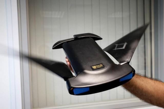 NUS Department of Mechanical Engineering researcher Soheil Arastehfar showcases their aquatic robot manta ray 