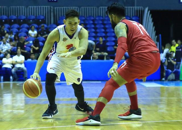 PJ Simon of Magnolia prepares to attack the defense of Ronald Tubid of Kia during their game in the 43rd PBA Philippine Cup in Araneta Coliseum on Wednesday. PHOTO BY KC Cruz