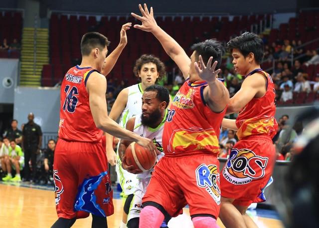 Stanley Pringle of Global port tries to break the defense of Beau Belga and Mark Borboran of Rain or Shine during their game in the 43rd PBA Philippine Cup in Mall of Asia Arena on Friday. PHOTO BY KC Cruz