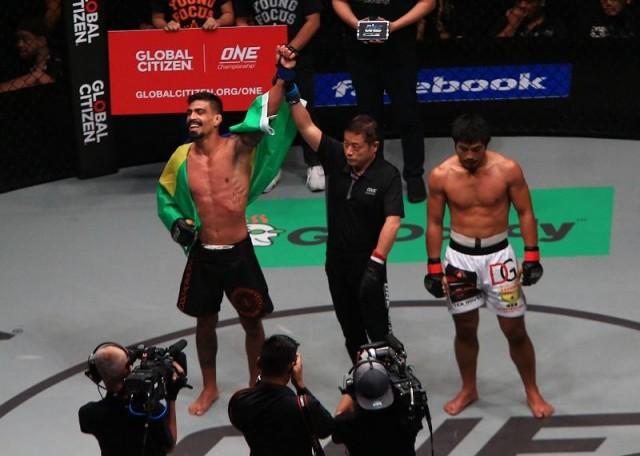 Spectacular win for Team Lakay's Erward Kelly. Photo: KC Cruz