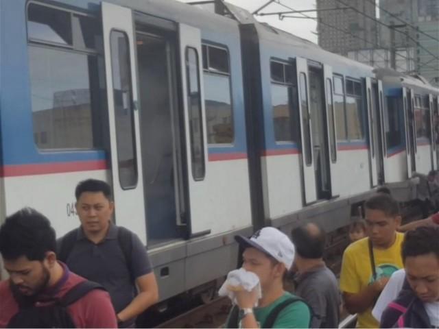 Smoke can be seen coming from one of the MRT coaches while traveling between the Kamuning and Araneta stations, leading to an offloading of passengers. <b>Jessie Villabrille</b>