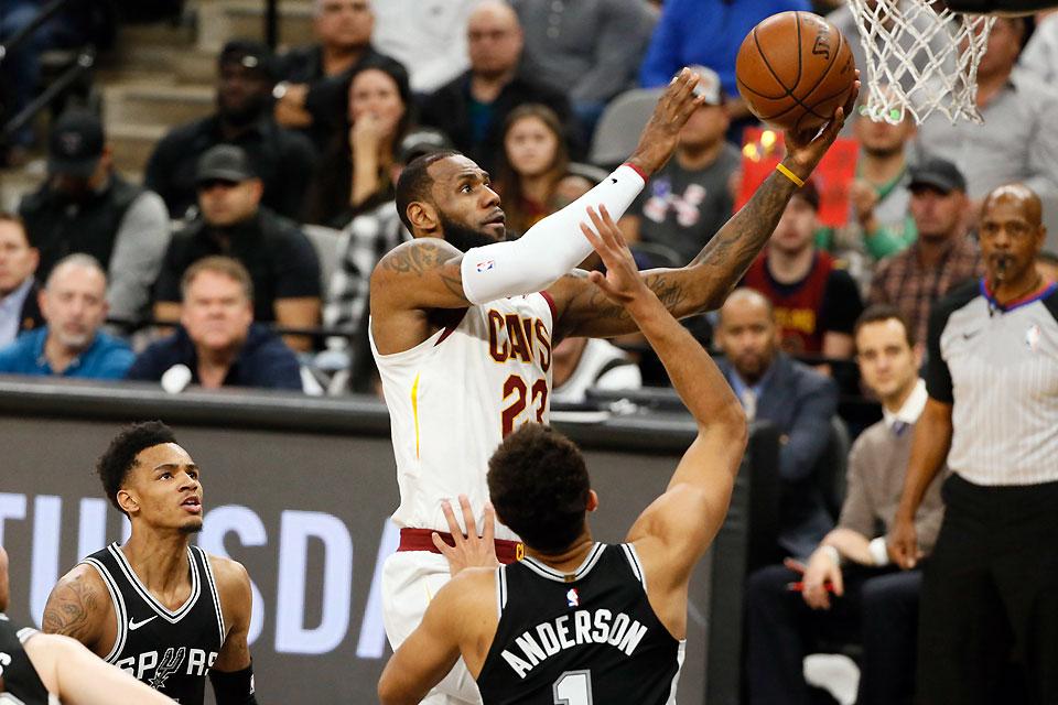 Cleveland Cavaliers small forward LeBron James (23) drives to the basket as San Antonio Spurs small forward Kyle Anderson (1) defends during the first half of their game at AT&T Center in Texas on Tuesday, January 23, 2018. James surpassed 30,000 career points, but his game score wasn't enough to give his team a win. Reuters/Soobum Im-USA TODAY Sports