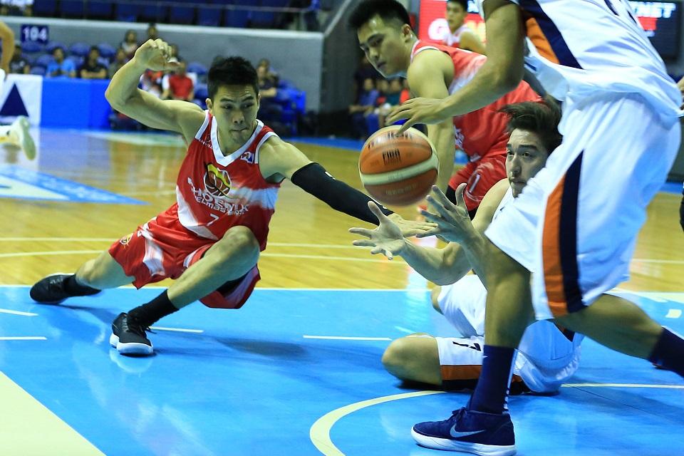 Meralco's Cliff Hodge and Phoenix's JC Intal scramble for the ball at the Araneta Coliseum on Wednesday, February 14, 2018. The Bolts edged out the Fuel Masters 92-90. PHOTO BY KC CRUZ