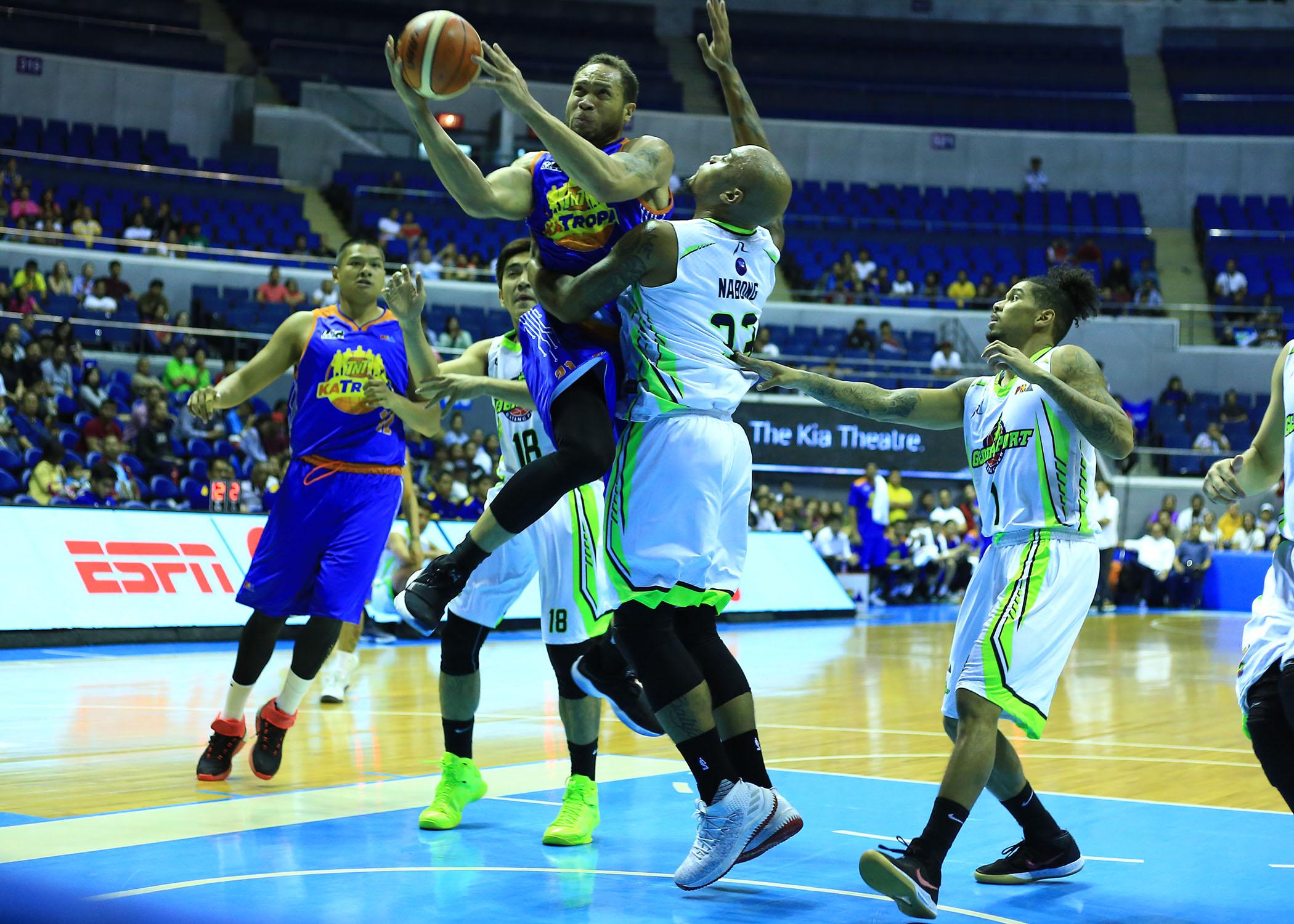TNT's Kelly Williams of TNT goes for a shot against the defense of Globalport's Kelly Nabong at the Araneta Coliseum on Wednesday, February 14, 2018. Batang Pier took the match 99-84. PHOTO BY KC CRUZ
