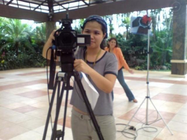 Ate Mids working on the now-defunct "Women's Desk"