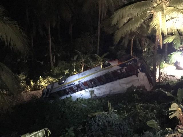 A Philtranco bus fell into a ravine after it was hit from behind by a trailer truck on Tuesday evening. PHOTO BY PEEWEE C. BACUÃ‘O