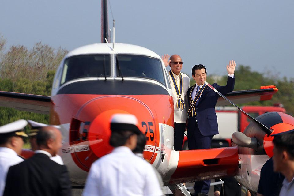 Defense Secretary Delfin Lorenzana and Parliamentary Vice-Minister of Japanese Defense Tatsuo Fukuda wave as they inspect one of three Beechcraft planes of the Philippine Navy during the formal turn over ceremony at Sangley Point, Cavite City on Monday, March 26, 2018. Danny Pata 