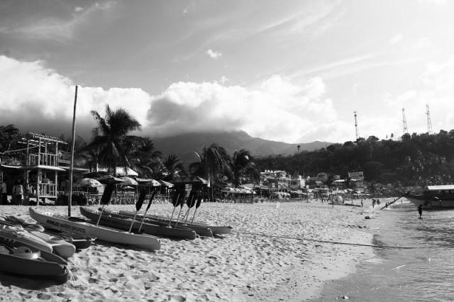 What Puerto Galera lacks in great dining and sleeping options, makes up in great nightlife, water activities, and accessibility.