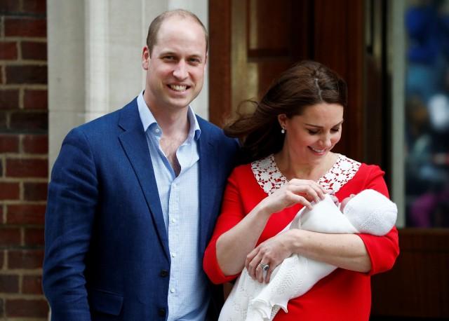Britain's Catherine, the Duchess of Cambridge and Prince William leave the Lindo Wing of St Mary's Hospital with their new baby boy in London, April 23, 2018. REUTERS/Henry Nicholls