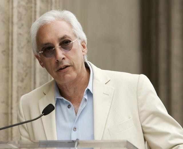 Writer/producer Steven Bochco speaks at the ceremony honoring television producer David Milch with a star on the Hollywood Walk of Fame on June 8, 2006 in front of the El Capitan Theatre in Hollywood, California. (Photo by Vince Bucci/Getty Images)