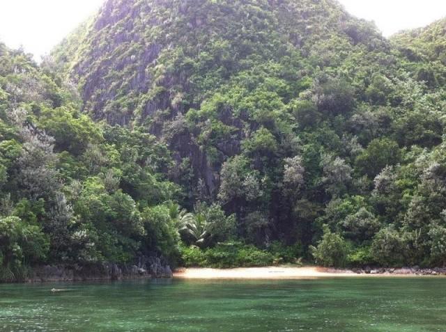 This is called Tinago Beach, one of the many hidden beaches in Caramoan