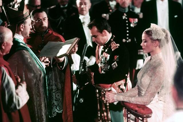 Prince Rainier III of Monaco and US actress Grace Kelly are seen during their wedding ceremony in Monaco's Saint Nicholas Cathedral on April 19, 1956. AFP