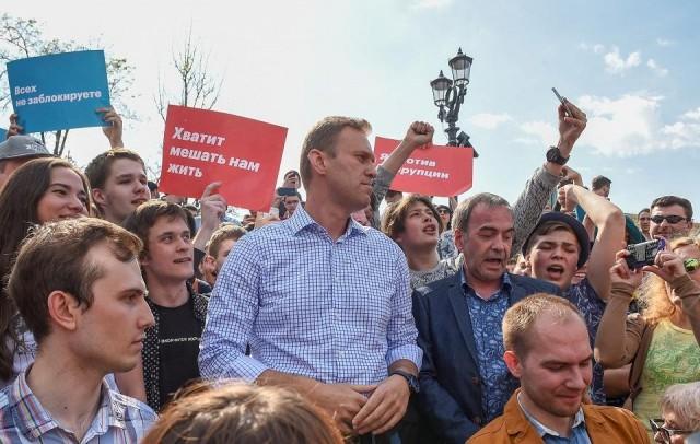 Russian opposition leader Alexei Navalny (C) attends a protest rally ahead of President Vladimir Putin's inauguration ceremony, Moscow, Russia May 5, 2018. REUTERS/Stringer