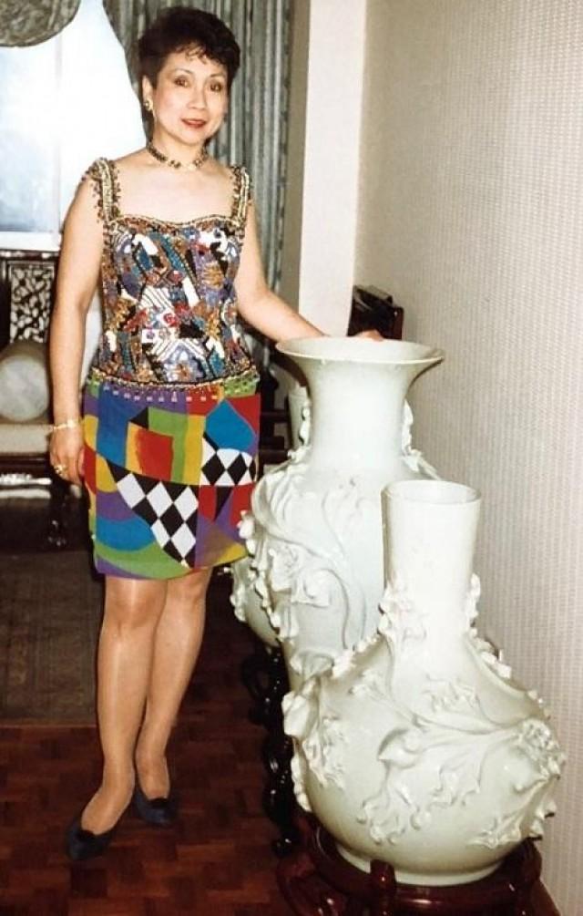 The adage ‘Work hard and party harder’ seems to apply to RN Cora Reyes who is wearing a Patis Tesoro flapper dress in this 1990s photo. The FilAm