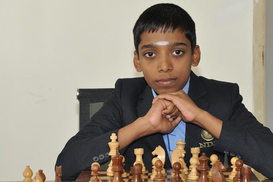 Rameshbabu, indiano de 16 anos, se torna o mais jovem a derrotar