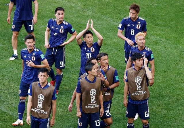 Japan's Shinji Kagawa applauds fans after the match against Colombia in Mordovia Arena, Saransk, Russia on June 19, 2018. REUTERS/Damir Sagolj