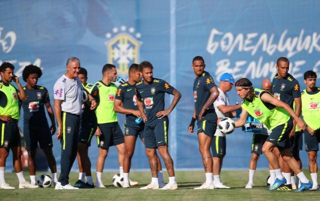 Yug-Sport Stadium, Sochi, Russia - June 14, 2018 Brazil's coach Tite and players during traning. REUTERS/Hannah McKay
