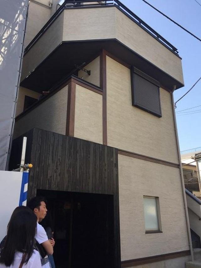 No signage whatsoever. Welcome to Koffee Mameya