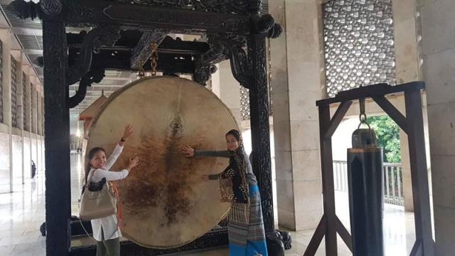 Many a foreign dignitary has sounded this drum, used to announce prayers at the mosque?