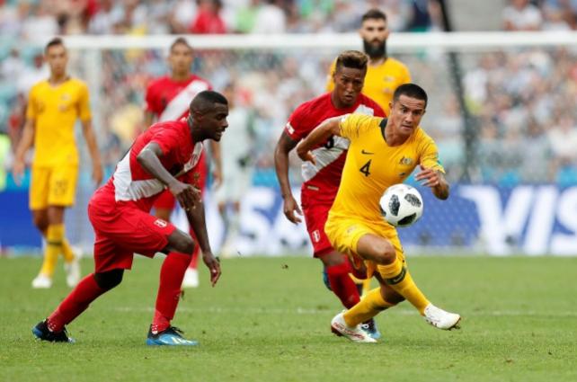 World Cup - Group C - Australia vs Peru - Fisht Stadium, Sochi, Russia - June 26, 2018 Australia's Tim Cahill in action with Peru's Pedro Aquino and Christian Ramos REUTERS/Carlos Garcia Rawlins