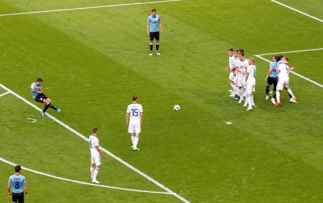 World Cup - Group A - Uruguay vs Russia - Samara Arena, Samara, Russia - June 25, 2018 Uruguay's Luis Suarez scores their first goal with a free-kick REUTERS/David Gray