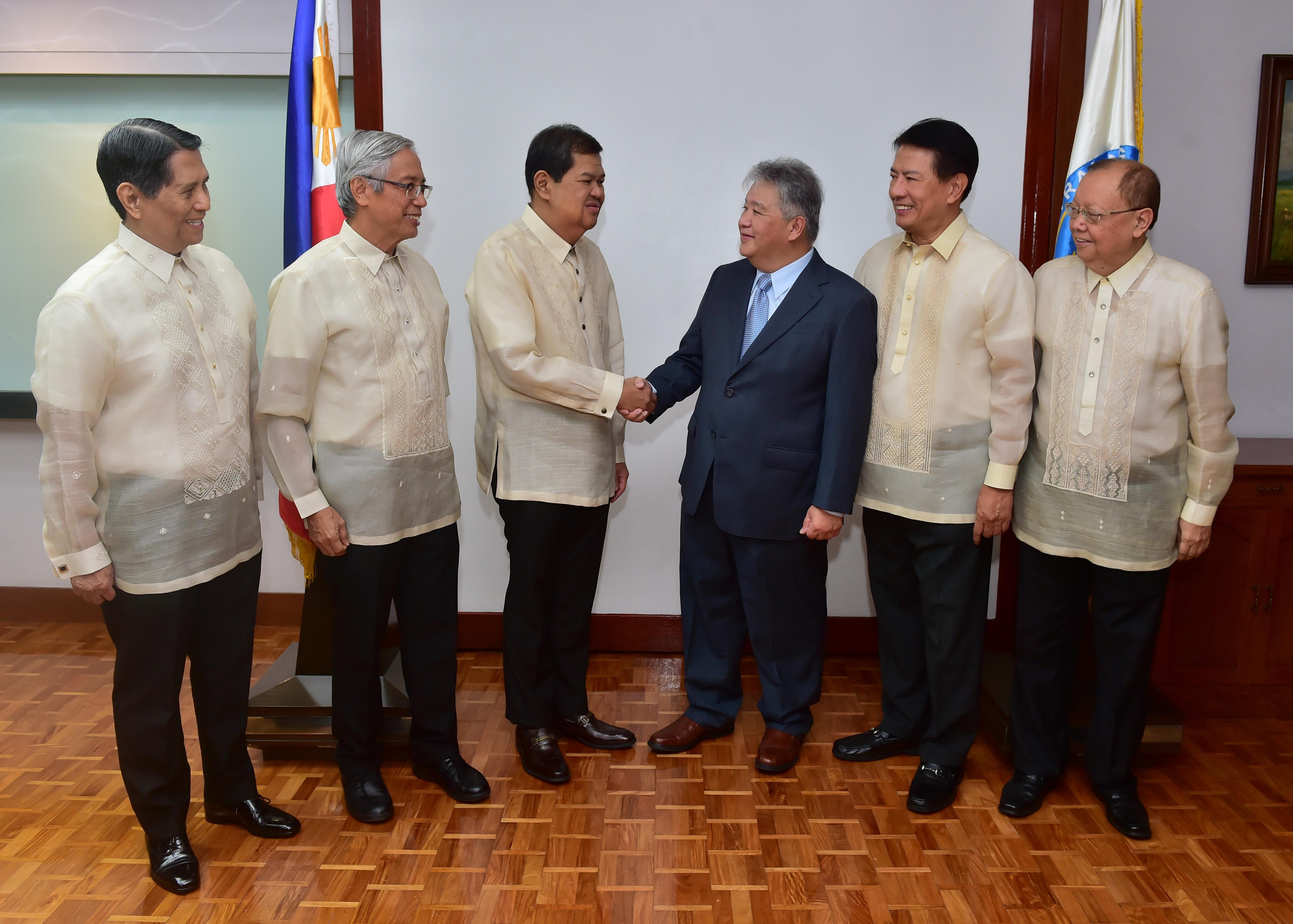 Chairman of the Monetary Board and Bangko Sentral ng Pilipinas (BSP) Governor Nestor A. Espenilla, Jr. [center] welcomed newly-appointed Monetary Board (MB) Member V. Bruce Jularbal Tolentino to the BSP today, 8 June 2018. With them in this photo are [from left] MB Members Antonio S. Abacan Jr., Felipe M. Medalla, Peter B. Favila, and Juan D. de ZuÃ±iga Jr. The appoinment of Mr. Tolentino completes the roster of the MB, the highest policy-making body of the BSP.