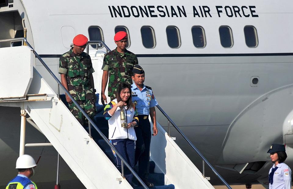 Indonesia's former badminton player Susi Susanti carries the Asian Games flame in Yogyakarta on July 17, 2018, brought from India for the 2018 Asian Games torch relay. Indonesia will host the 2018 Asian Games on August 18 to September 2 in Jakarta and Palembang. Agung Supriyanto/AFP